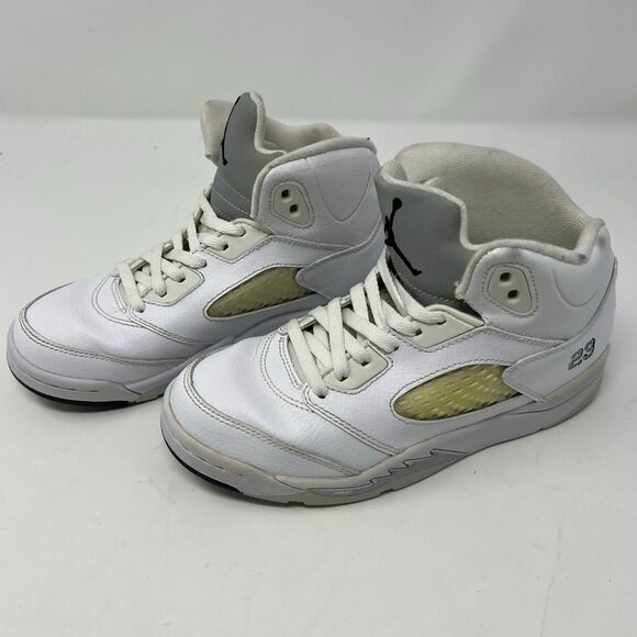 White 2014 NIKE AIR JORDAN 5 RETRO METALLIC SILVER YOUTH SIZE 2Y 440889-130 - Picture 3 of 10
